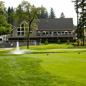 Camas Meadows GC: #18 & clubhouse