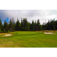 The par-5 12th at Bandon Crossings Golf Course has six bunkers, including ones on both sides of the green.